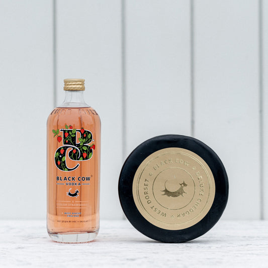 Black Cow & English Strawberries 50cl + 900g Cheddar Cheese