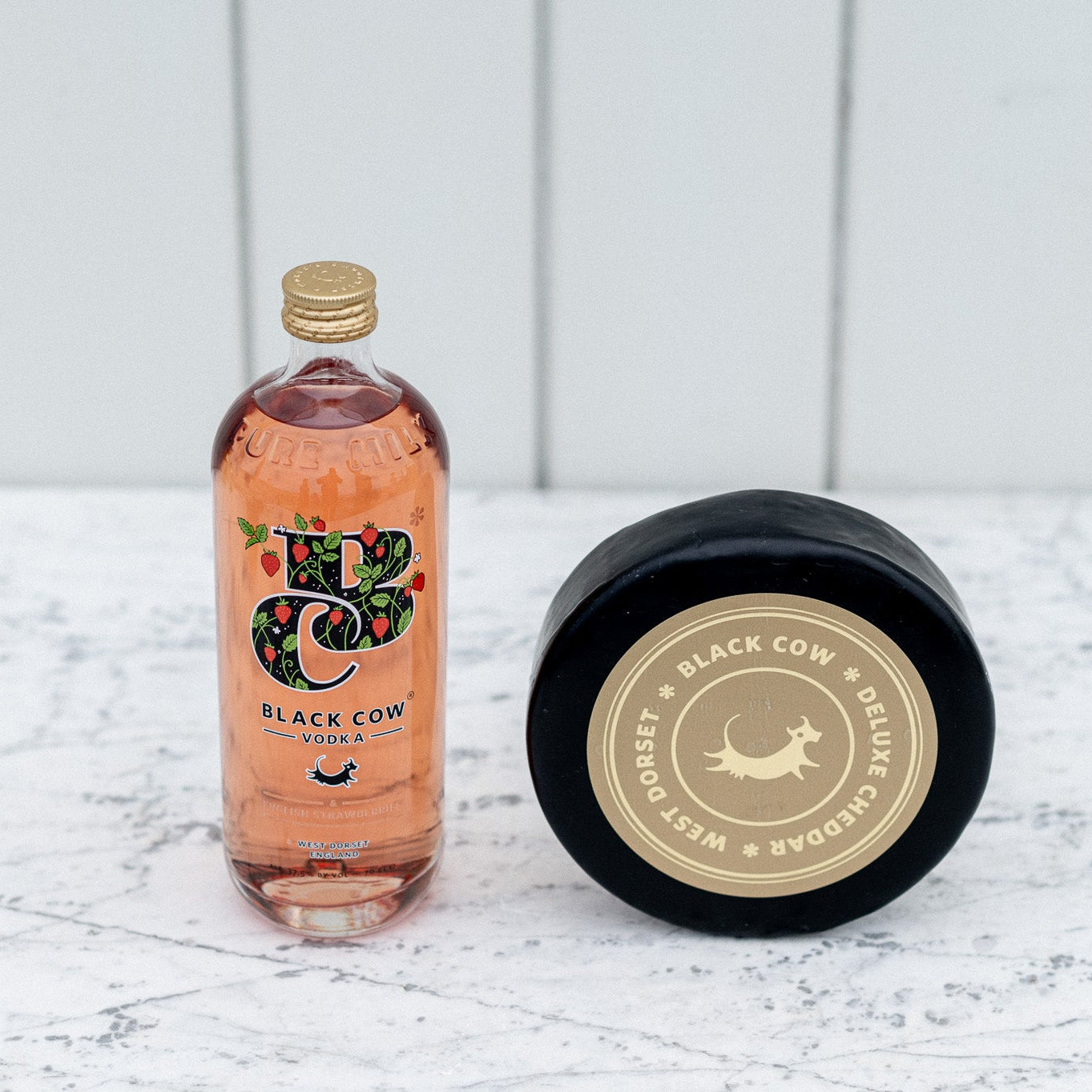 Black Cow & English Strawberries + 900g Cheddar Cheese