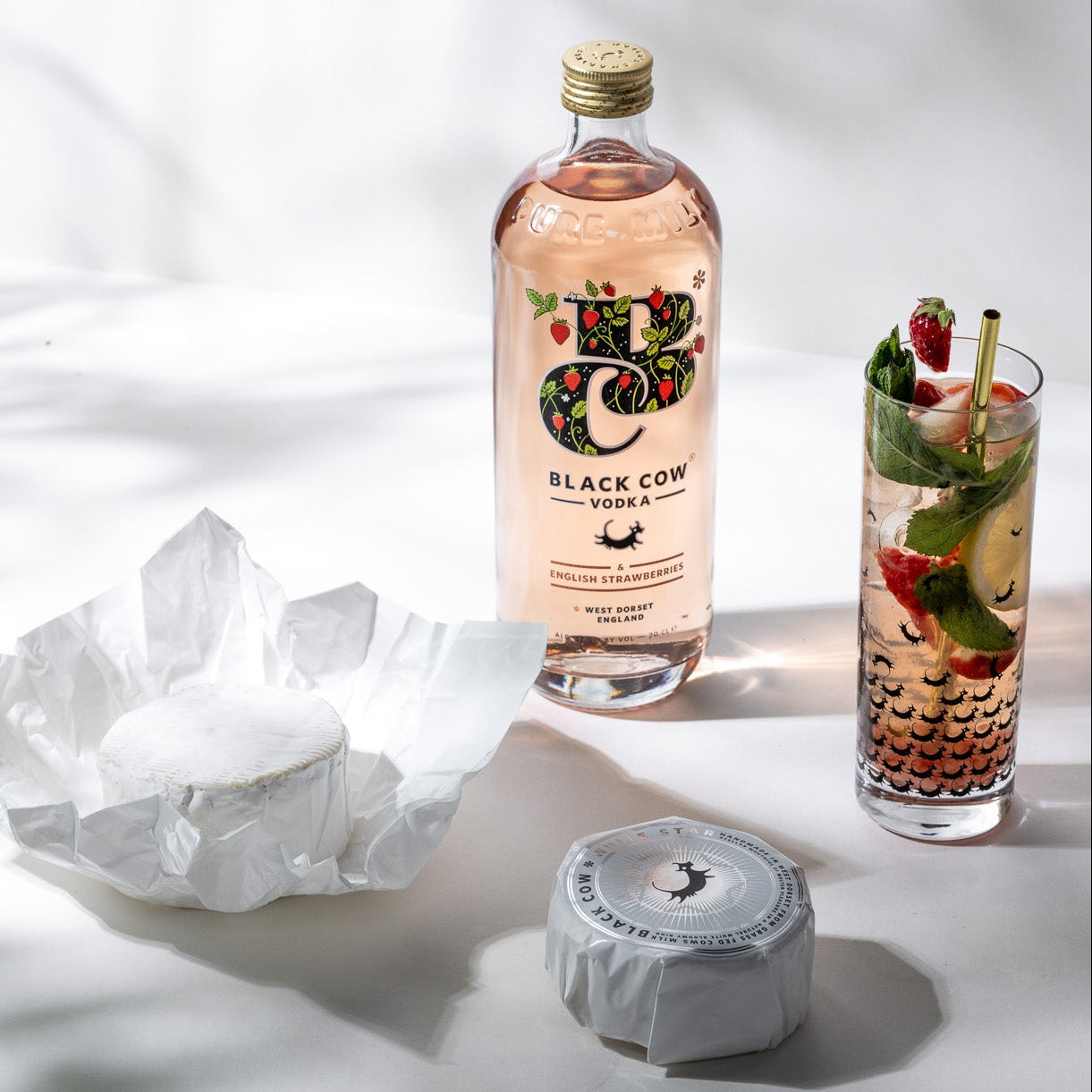 Black Cow & English Strawberries + 200g Black Cow White Star Cheese