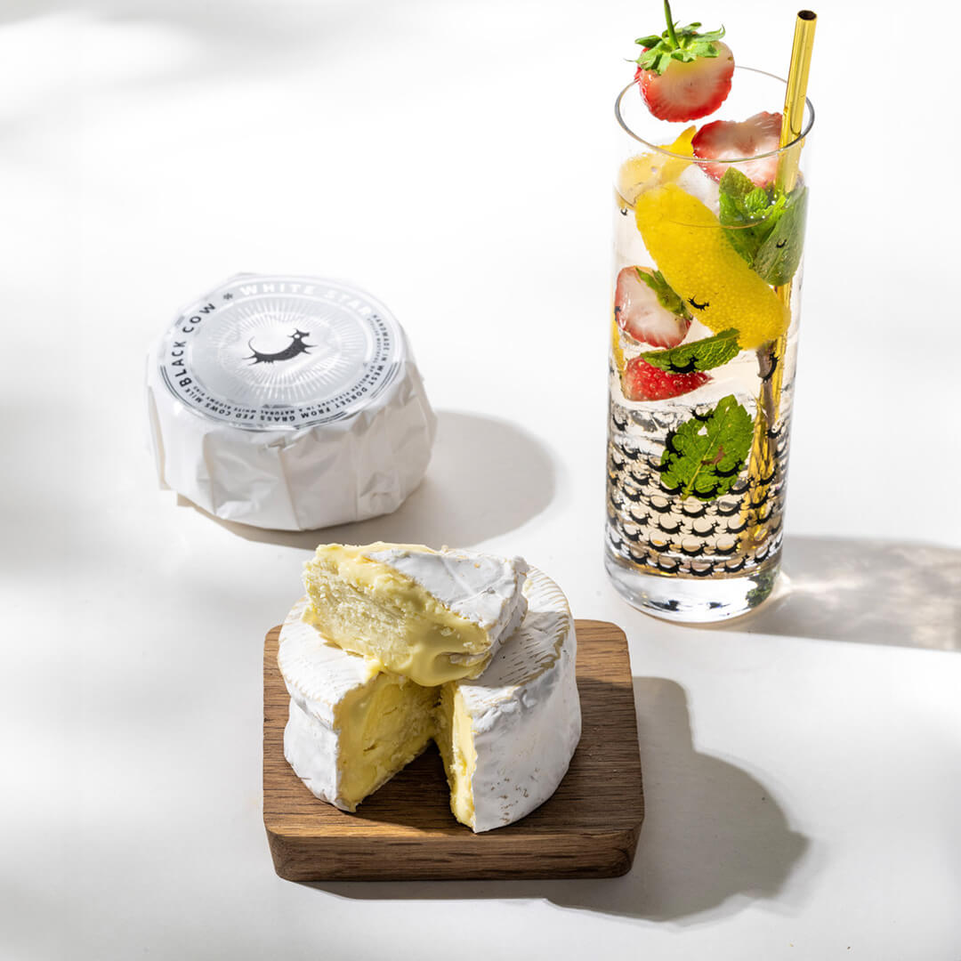 Black Cow & English Strawberries + 200g Black Cow White Star Cheese